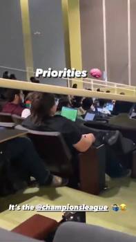 ❤️&zwj;🔥足球狂热！名场面：当欧冠在国外大学生上课期间比赛！