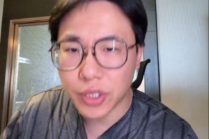 解说：不知道骑士球迷听到哈登和阿特金森都留下什么感受？