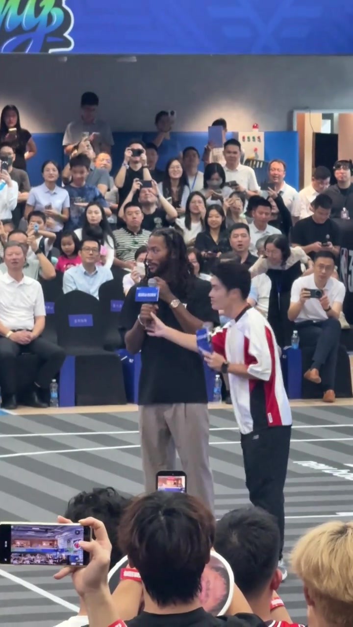 罗斯携家人现身深圳,来看看罗斯之子篮球天赋如何?
